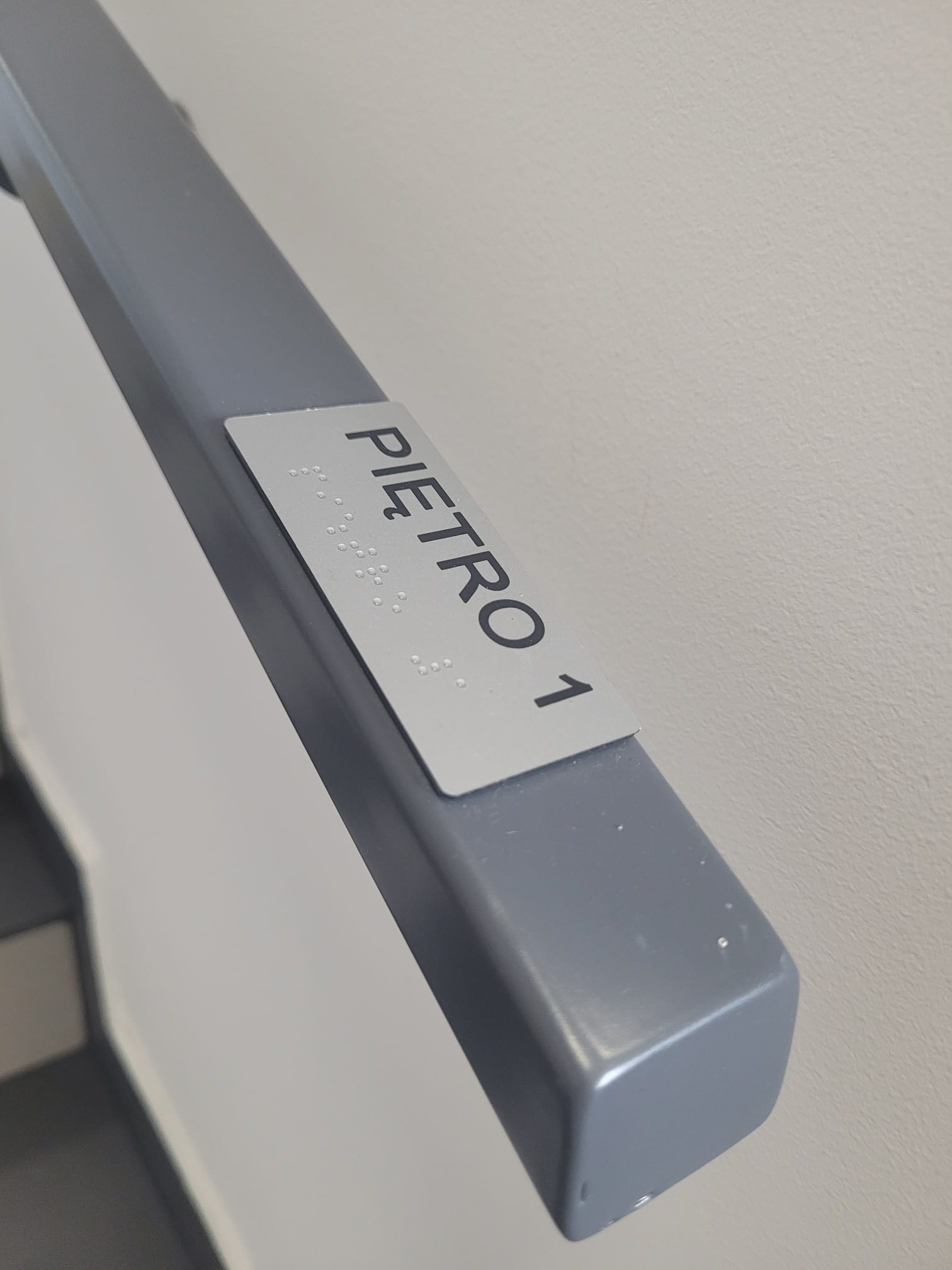Nakładka na poręcz w alfabecie Braille'a
